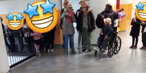 I cantauova incontrano le scuole di Dego: riparte la tradizione tra musica e beneficenza I cantauova incontrano le scuole di Dego: riparte la tradizione tra musica e beneficenza