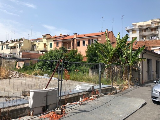 Albenga, Ciangherotti (FI) denuncia degrado con topi e scarafaggi in via Carloforte