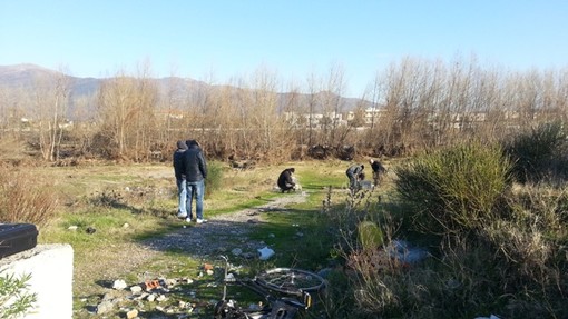 Albenga, scoperto il cadavere di un uomo sul Lungo Centa Albenga, scoperto il cadavere di un uomo sul Lungo Centa