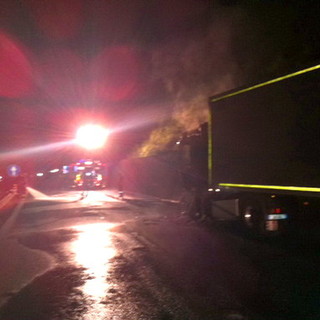Incendio di un camion sull'autostrada tra Imperia e San Bartolomeo: nessun ferito ma A10 chiusa per 3 ore in direzione Genova