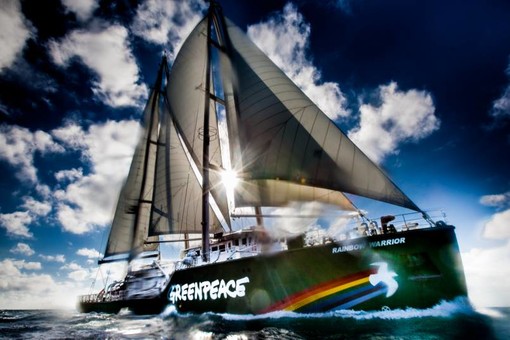 La nave Rainbow Warrior di Greenpeace Italia martedì a Vado Ligure