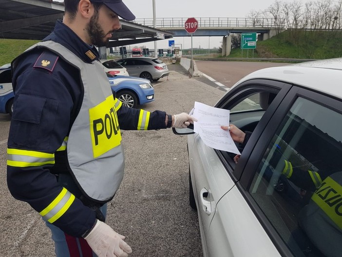 Covid, dal 10 gennaio Liguria in zona arancione. Ecco le regole: torna l'autocertificazione (per i non vaccinati) per gli spostamenti fuori comune Covid, dal 10 gennaio Liguria in zona arancione. Ecco le regole: torna l'autocertificazione (per i non vaccinati) per gli spostamenti fuori comune