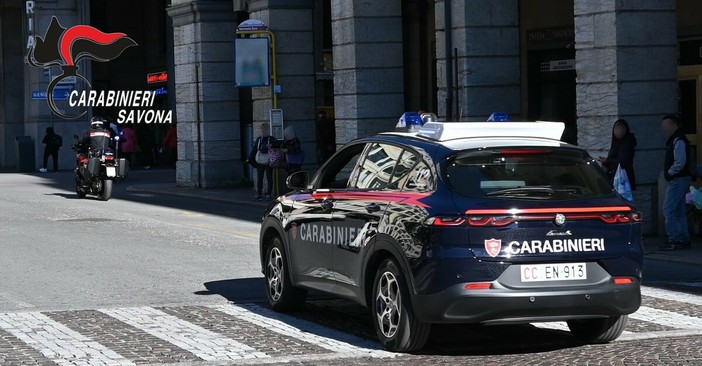 Pattuglia dei carabinieri in Piazza Mameli Pattuglia dei carabinieri in Piazza Mameli