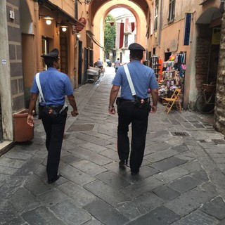 Albenga, evade dai domiciliari per comprare la birra: arrestato