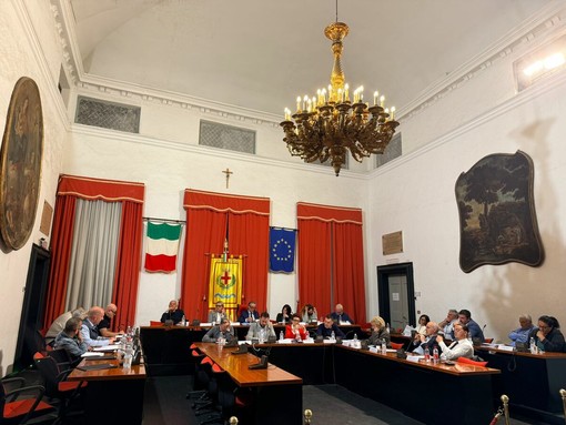Albenga approva il rendiconto 2025: bilancio solido, debito in calo e investimenti confermati senza aumenti fiscali Albenga approva il rendiconto 2025: bilancio solido, debito in calo e investimenti confermati senza aumenti fiscali