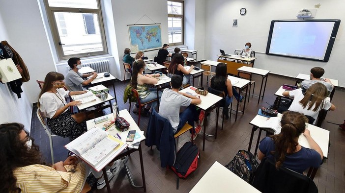 Covid e scuola, Toti: "In classe al 70%, nelle prossime settimane valuteremo di aumentare ancora" Covid e scuola, Toti: "In classe al 70%, nelle prossime settimane valuteremo di aumentare ancora"