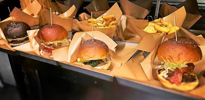 Apre ad Alassio “Manik – L'Officina del Burger” Apre ad Alassio “Manik – L'Officina del Burger”