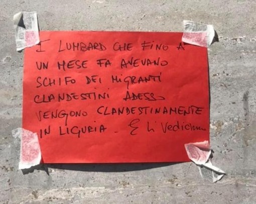 Albenga, cartelli carichi di rabbia contro i turisti affissi clandestinamente di notte per le strade (FOTOgallery)