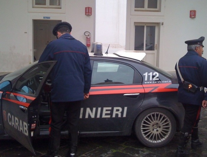 Sassello, barista nega prestito di 500 euro, 39enne lo accusa di molestie sessuali per avere i soldi: arrestato Sassello, barista nega prestito di 500 euro, 39enne lo accusa di molestie sessuali per avere i soldi: arrestato