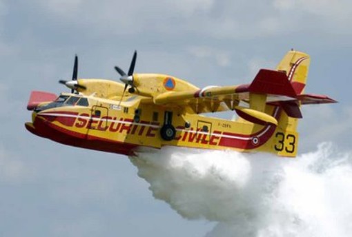Savona, commemorazione per i due piloti del canadair precipitato a Madonna del Monte Savona, commemorazione per i due piloti del canadair precipitato a Madonna del Monte