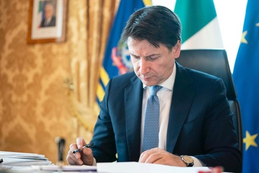 Covid, nuovo decreto in vigore da domani: ecco cosa si può fare