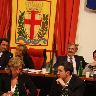 Albenga: nuovo appuntamento con “Amministratori in piazza”