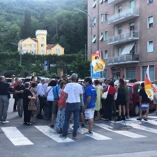 A Cairo fischi per Toti, il presidente della Regione contestato al grido di "Vergogna" (FOTO e VIDEO)