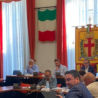 Mozione su tumulazioni ad Albenga, il sindaco Tomatis: “Materia delicata, va affrontata con serietà”