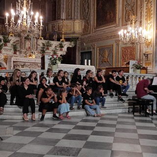 Il Coro e i Luppini accolti a braccia aperte a Calice Ligure per festeggiare il Maestro Luppi Musso Il Coro e i Luppini accolti a braccia aperte a Calice Ligure per festeggiare il Maestro Luppi Musso