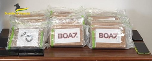 Dalla Spagna all'Italia, arrestati due corrieri della droga con 18 kg di cocaina nascosti nella Porsche