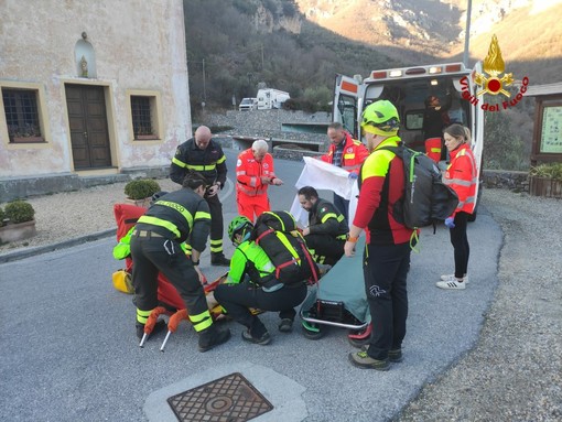 Castelbianco, brutta caduta in risalita per un climber: recuperato dai soccorritori Castelbianco, brutta caduta in risalita per un climber: recuperato dai soccorritori