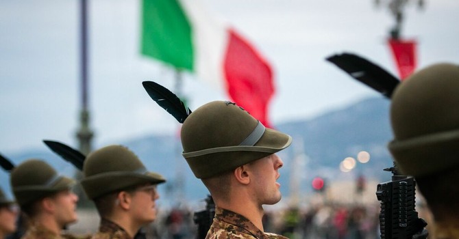 Il Raduno degli Alpini infiamma il consiglio regionale: la maggioranza chiede una presa di posizione contro gli attacchi alle penne nere