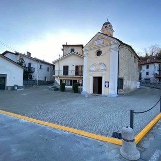 Roccavignale, concluso il restyling della piazza adiacente alla chiesa di Sant'Antonio (FOTO)