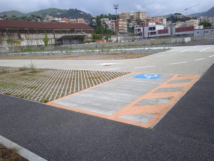 Parcheggio Pino Ferro, Varazze Domani: "Mai aperto e già nel degrado". Vicesindaco Piacentini: "Devono prima finire i lavori e poi cederanno l'area al comune" (FOTO) Parcheggio Pino Ferro, Varazze Domani: "Mai aperto e già nel degrado". Vicesindaco Piacentini: "Devono prima finire i lavori e poi cederanno l'area al comune" (FOTO)
