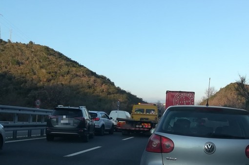 Incidente sulla A10 tra Spotorno e Savona: disagi alla viabilità