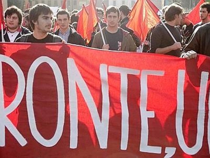 Crisi, tre cortei a Genova. dagli studenti, fischi alla CGIL Crisi, tre cortei a Genova. dagli studenti, fischi alla CGIL