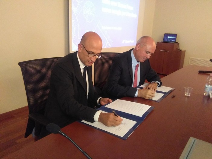 Tirreno Power si rifà il look: siglato l'accordo con Vernazza Autogru (FOTO e VIDEO)