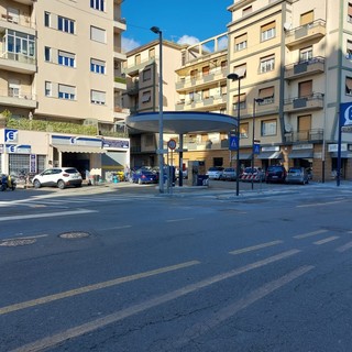 Savona, restyling via Nizza e corso Vittorio Veneto, una commerciante sul piede di guerra: "Siamo vittime, nessuno viene a spiegarci cosa stanno facendo"