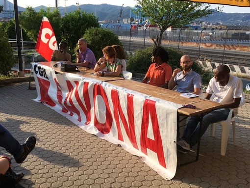Cgil Savona: raccolti 500 euro a favore dell'associazione Iris per il supporto ai migranti in transito Cgil Savona: raccolti 500 euro a favore dell'associazione Iris per il supporto ai migranti in transito