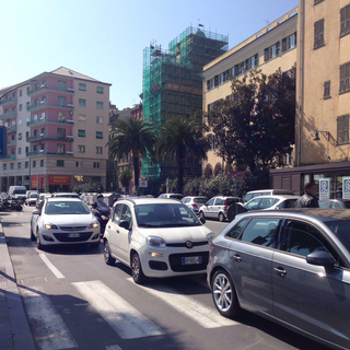 Continuano i disagi alla viabilità tra Vado Ligure e le Albissole: lunghe code sull'Aurelia