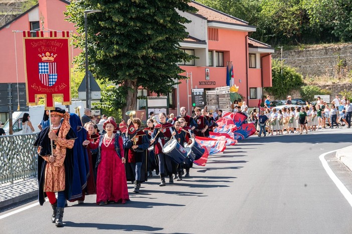 Cortemilia, una fiera partita col botto Cortemilia, una fiera partita col botto