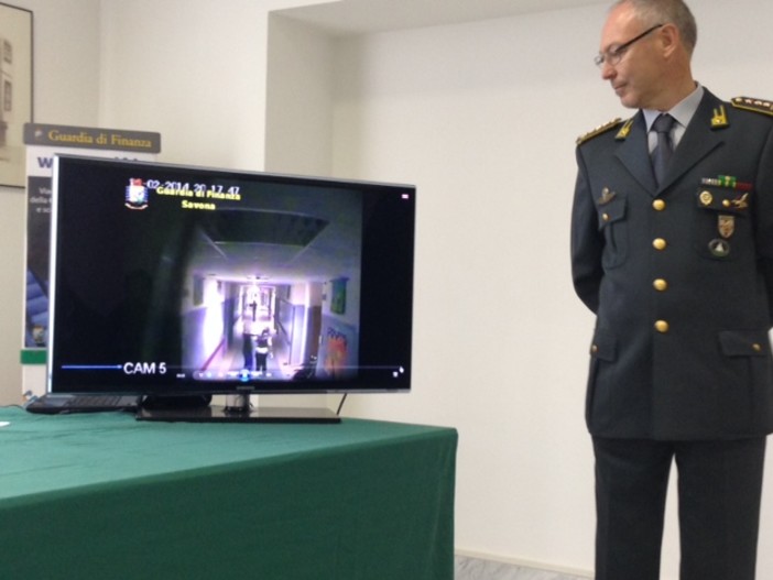 Maltrattamenti alla RSA "Vada Sabatia", dodici persone in manette Maltrattamenti alla RSA "Vada Sabatia", dodici persone in manette