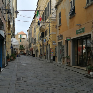 Finale, la minoranza contro le modifiche al regolamento edilizio: “Il commercio non riguarda solo i commercianti, sarà bene ricordarlo”