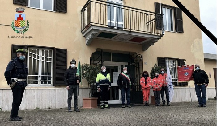 Dego ricorda le vittime del Covid: "Per chi non c’è più. Per chi resta e non dimentica" (FOTO)