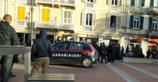 Albenga, violenta lite tra extracomunitari in Piazza del Popolo