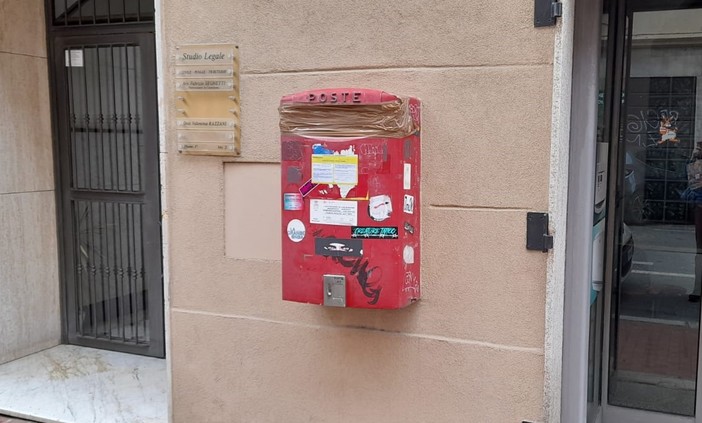 Poste, addio alle buche delle lettere: alcune saranno eliminate, altre sostituite Poste, addio alle buche delle lettere: alcune saranno eliminate, altre sostituite