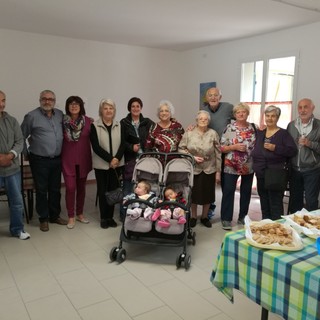 "Nonni" cedono il loro centro anziani ai "nipoti" per andare a scuola