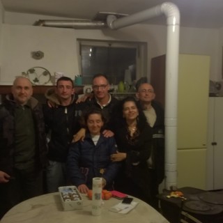 Perde i genitori e da mesi vive in una cabina al Prolungamento di Savona