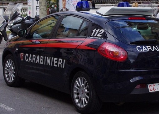 Ferisce la madre con un coltello: arrestato a Vadino dai carabinieri di Albenga