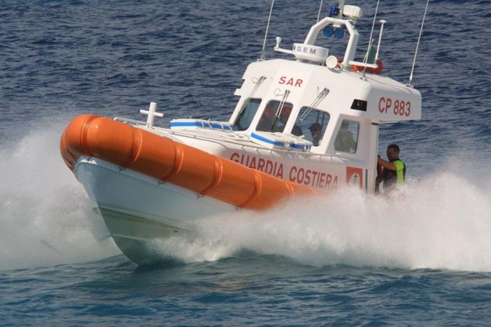 Cadavere in mare a Celle, scoperta l'identità: è un 24enne marocchino residente a Torino Cadavere in mare a Celle, scoperta l'identità: è un 24enne marocchino residente a Torino