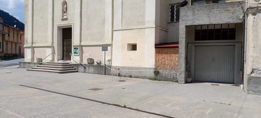 Pallare, cadono calcinacci dalla chiesa: area transennata (FOTO)