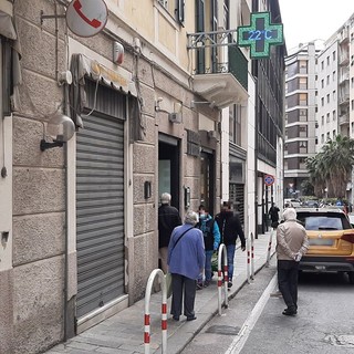 Tilt informatico per la consegna delle mascherine gratuite in farmacia. Zorgno (Ordine Farmacisti): “Si va a singhiozzo, la richiesta è stata notevole”