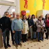 La Polisportiva del Finale investe sulla sicurezza, anche nelle scuole: donato al plesso di Calvisio un nuovo defibrillatore