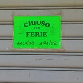 Savona e il commercio che cambia. Negozi e bar “aperti per ferie” e addio alle lunghe chiusure di agosto