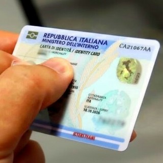 Addio alla vecchia carta d’identità cartacea, da agosto 2026 non sarà più valida