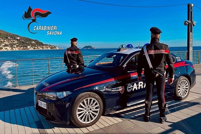 Alassio, 16enne di Torino senza documenti trovato con un coltello: denunciato dai Carabinieri