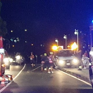 Celle, cadono calcinacci dal muraglione sull'Aurelia: intervento dei vigili del fuoco (FOTO)