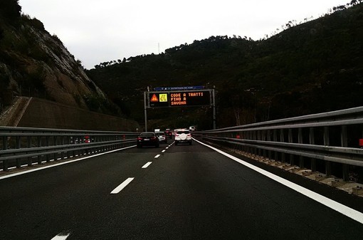 #INFOTRAFFICO : ancora code tra Pietra Ligure e Savona, ma la situazione va a poco a poco normalizzandosi #INFOTRAFFICO : ancora code tra Pietra Ligure e Savona, ma la situazione va a poco a poco normalizzandosi
