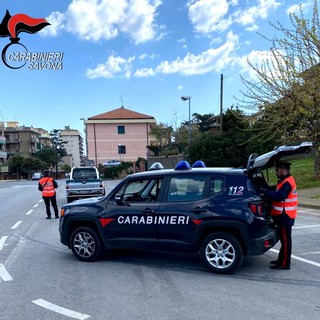 Borghetto, litigano con la vicina di casa, la minacciano di morte e poi aggrediscono i carabinieri: arrestati