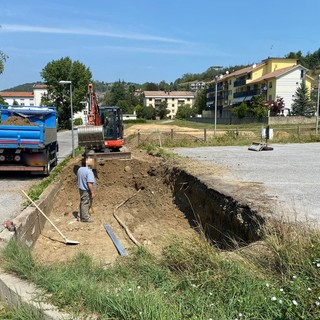 Millesimo, colonnine di ricarica per veicoli elettrici nel parcheggio di via Moneta (FOTO)